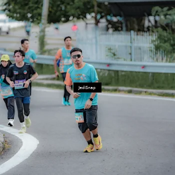 Runner Photo 8288558