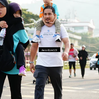 Runner Photo 8290734