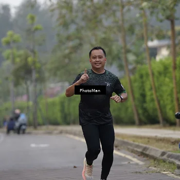 Runner Photo 8293004
