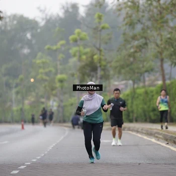 Runner Photo 8296104