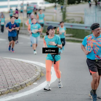Runner Photo 8298359