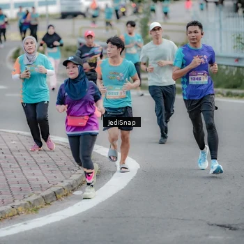 Runner Photo 8298591