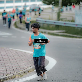 Runner Photo 8298741