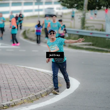 Runner Photo 8298812