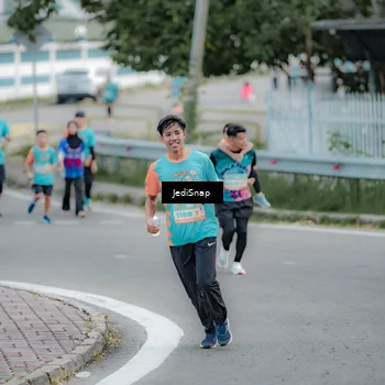 Runner Photo 8298856