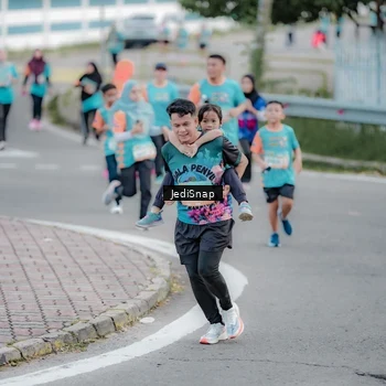 Runner Photo 8298911