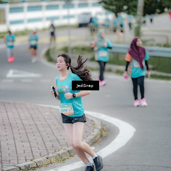 Runner Photo 8299166