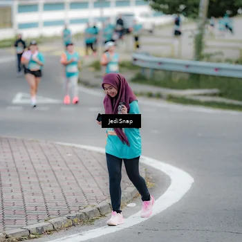 Runner Photo 8299172