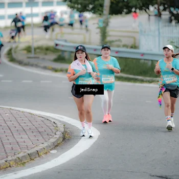 Runner Photo 8299206