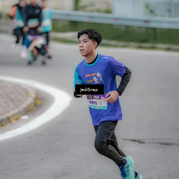 Runner Photo 8299504