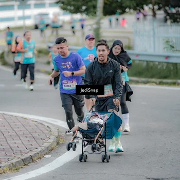 Runner Photo 8299538