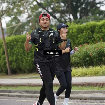Runner Photo 8300003