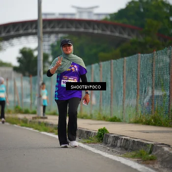 Runner Photo 8300004