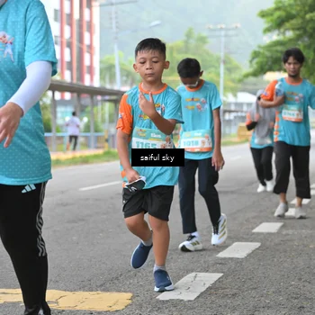 Runner Photo 8300016