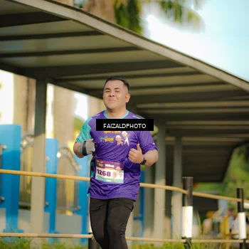 Runner Photo 8300034