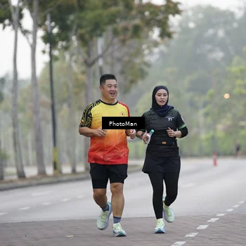 Runner Photo 8300044