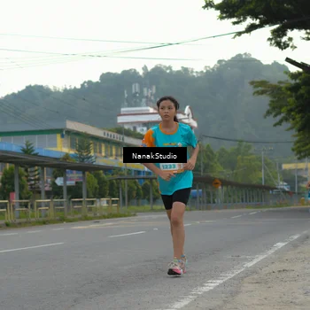 Runner Photo 8300078