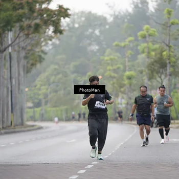 Runner Photo 8300170