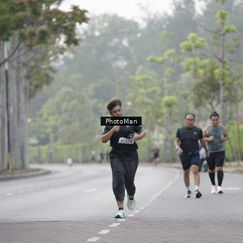 Runner Photo 8300320
