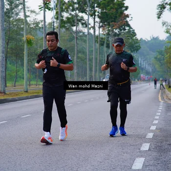 Runner Photo 8300477