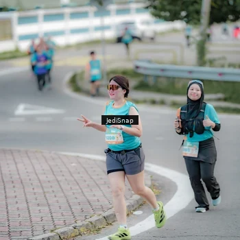 Runner Photo 8300991
