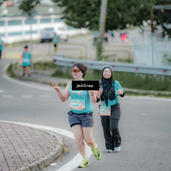 Runner Photo 8301025