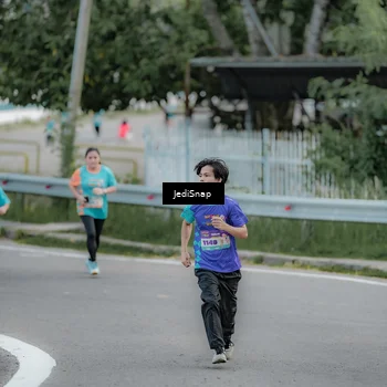 Runner Photo 8301051