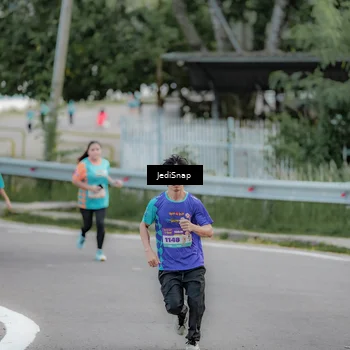 Runner Photo 8301059