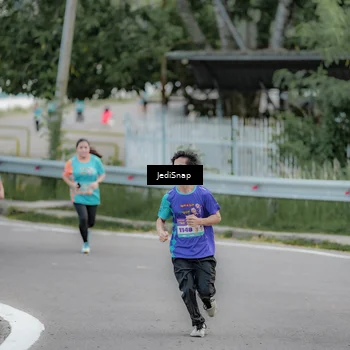 Runner Photo 8301061