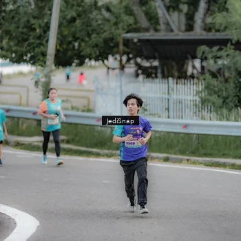 Runner Photo 8301069