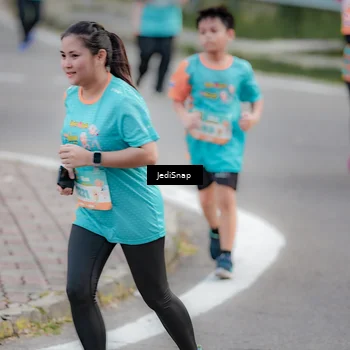 Runner Photo 8301101