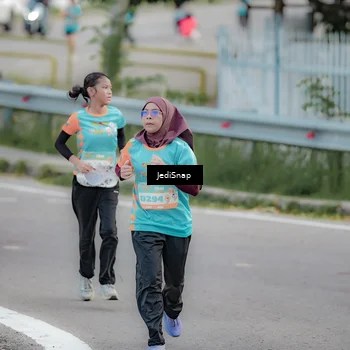 Runner Photo 8301200