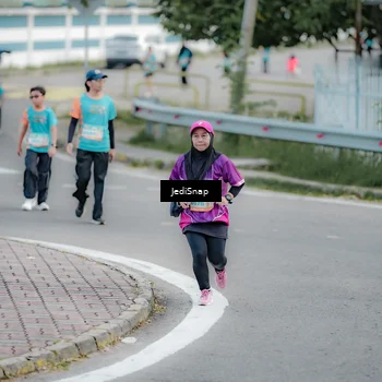 Runner Photo 8301293