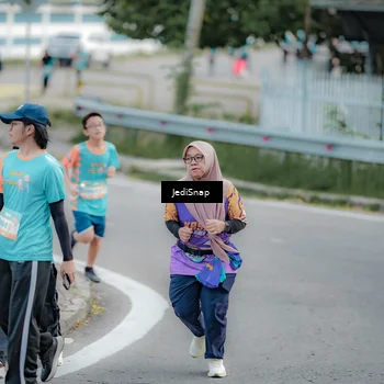 Runner Photo 8301417