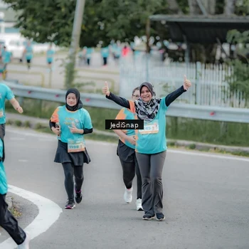 Runner Photo 8302111