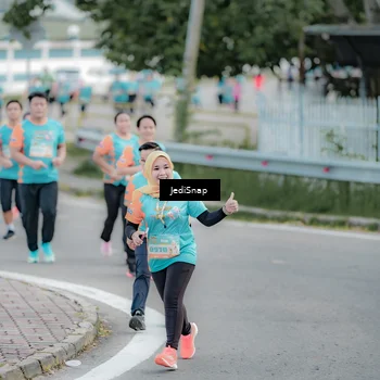 Runner Photo 8302297