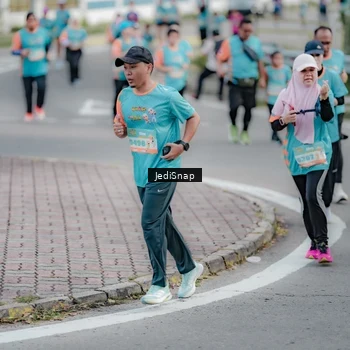 Runner Photo 8302516