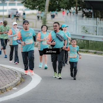 Runner Photo 8302575