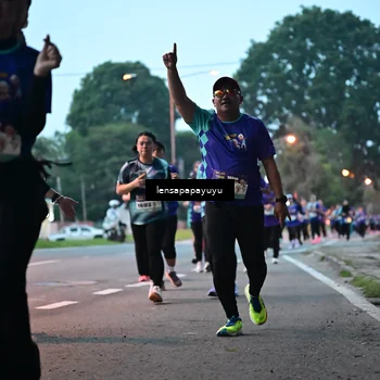 Runner Photo 8302637