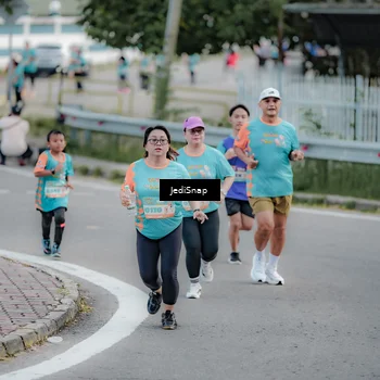 Runner Photo 8302804