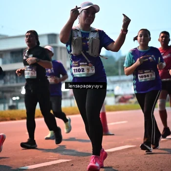 Runner Photo 8303004