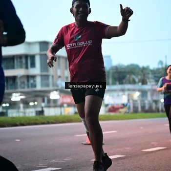Runner Photo 8303008