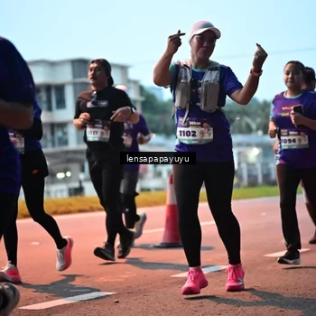 Runner Photo 8303018