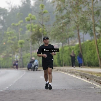 Runner Photo 8303093