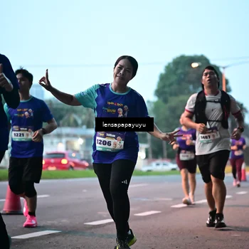 Runner Photo 8303324