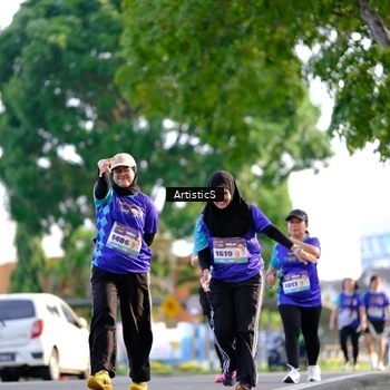 Runner Photo 8303676