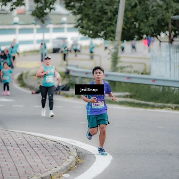 Runner Photo 8304857