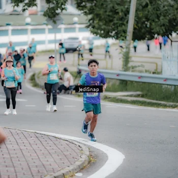 Runner Photo 8304914
