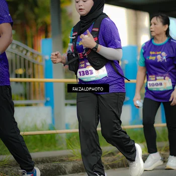 Runner Photo 8305002
