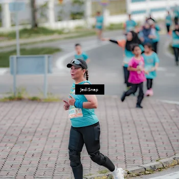 Runner Photo 8305055